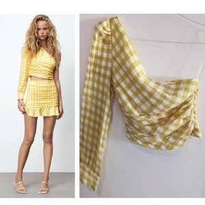 NEW Zara | Blogger fave! One-shoulder gingham top